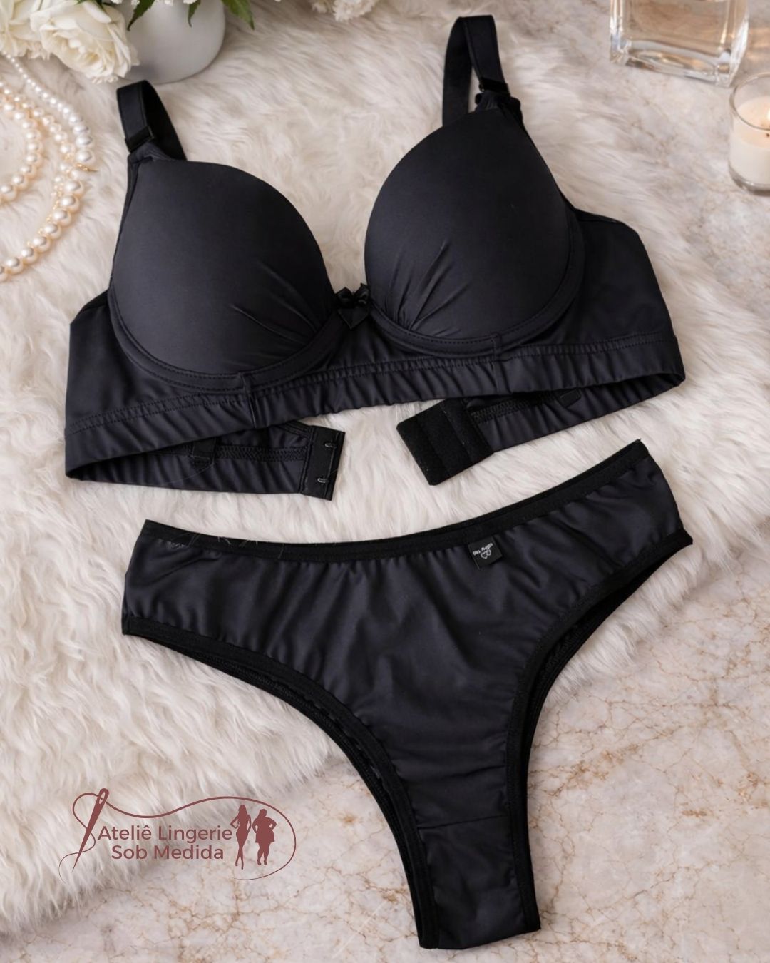 conjunto de lingerie preta com calcinha tradicional